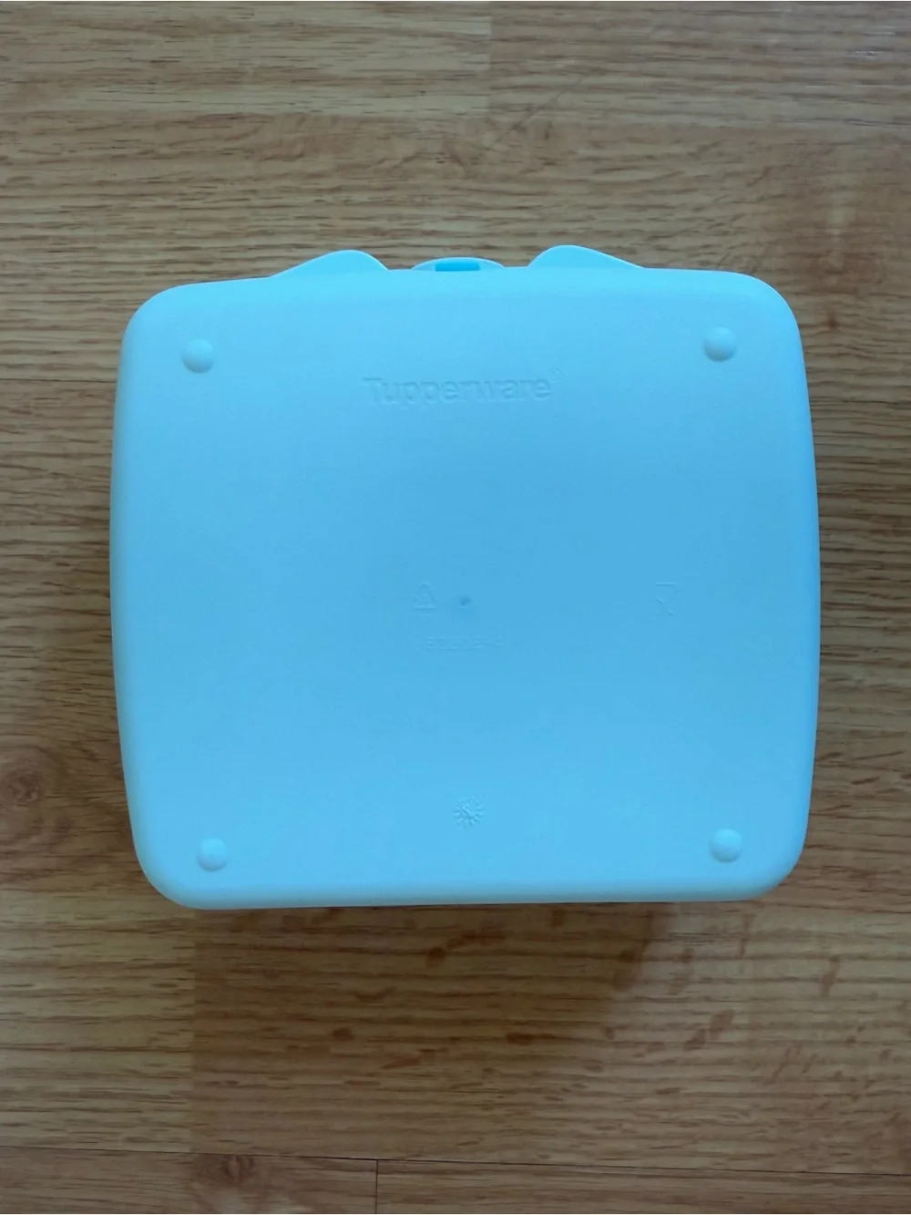 Vera Bradley x Tupperware Sandwich Keeper Sea Air Floral Light Blue Box